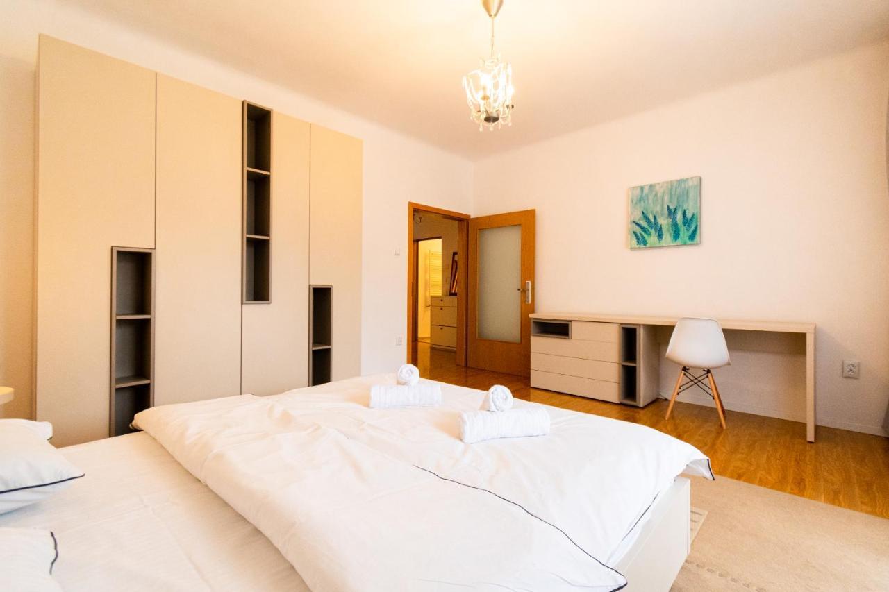 Ardor Apt - Bright And Secluded Apartment In The Heart Of Old Town Brašov Exteriér fotografie